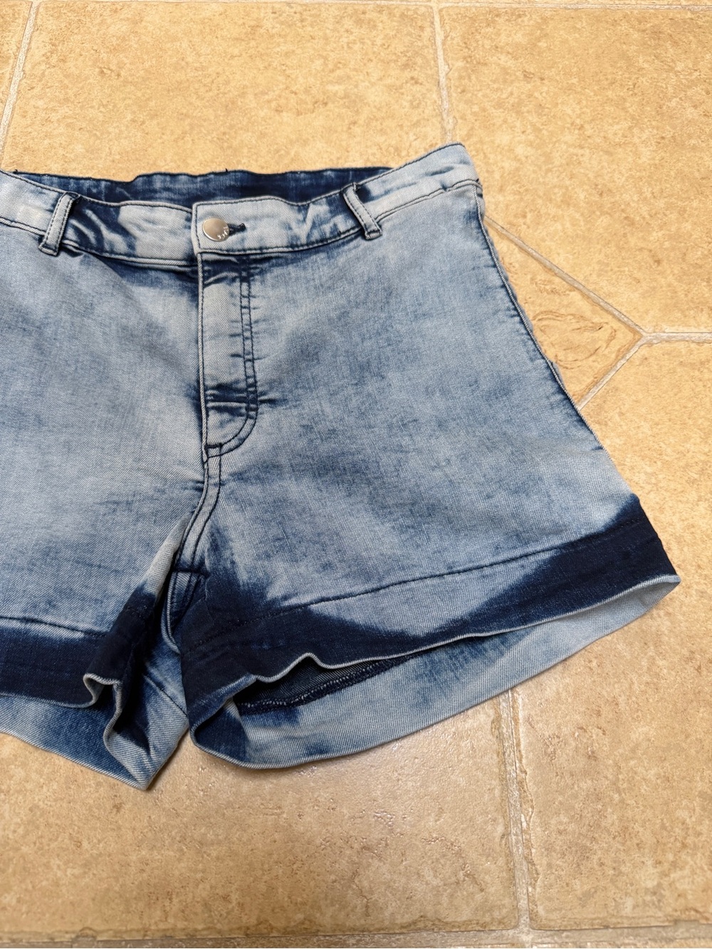 H&M Shorts - Picture 2 of 6